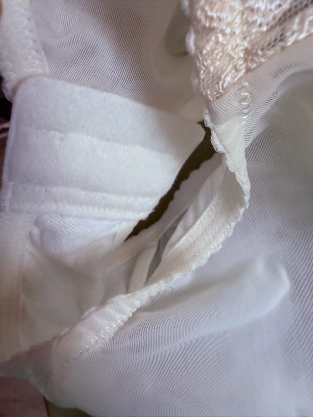 Wacoal Lace-Trim Bodysuit Shapewear in white - Picture 4 of 8